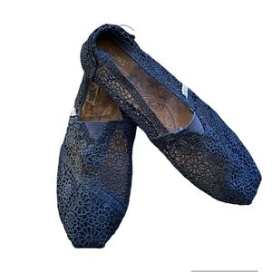 Toms blue embroidered flats